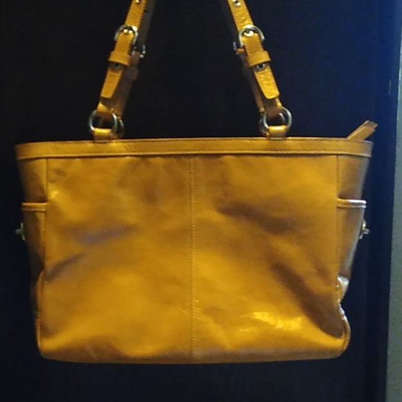 Coach - Picture 2 of 8